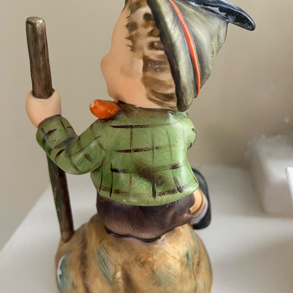 Goebel Hummel Figurine with Signature purchased in Germany 🇩🇪 1982 collections - Picture 3 of 5